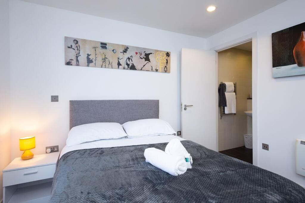 Stylish Mediacity 2Bed, Sleeps 6, Amazing Views Манчестер Экстерьер фото