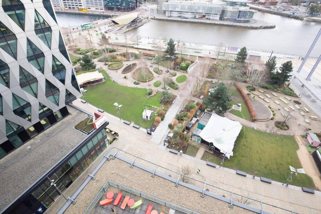 Stylish Mediacity 2Bed, Sleeps 6, Amazing Views Манчестер Экстерьер фото