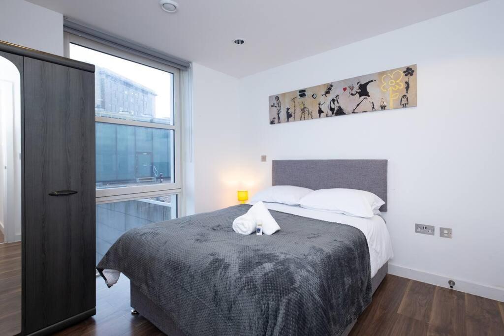 Stylish Mediacity 2Bed, Sleeps 6, Amazing Views Манчестер Экстерьер фото