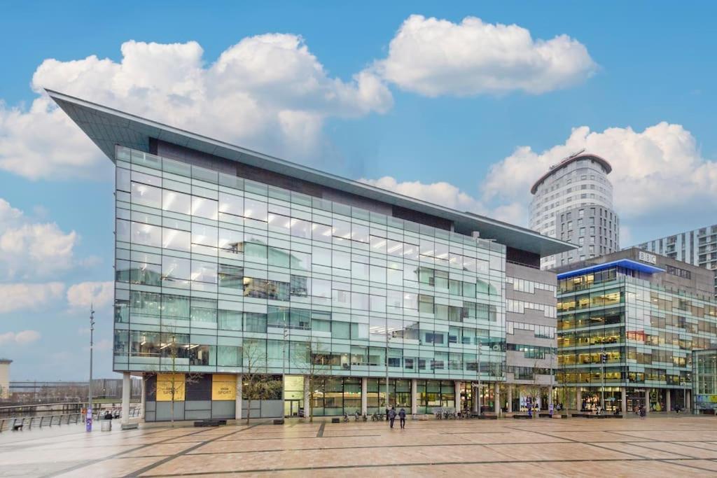 Stylish Mediacity 2Bed, Sleeps 6, Amazing Views Манчестер Экстерьер фото