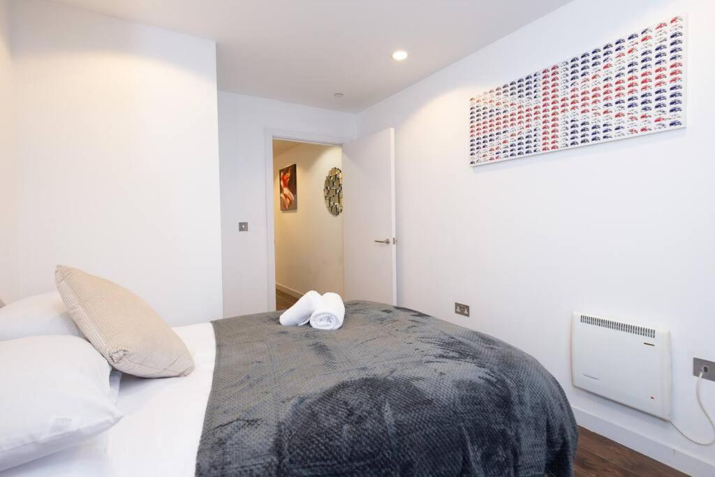 Stylish Mediacity 2Bed, Sleeps 6, Amazing Views Манчестер Экстерьер фото
