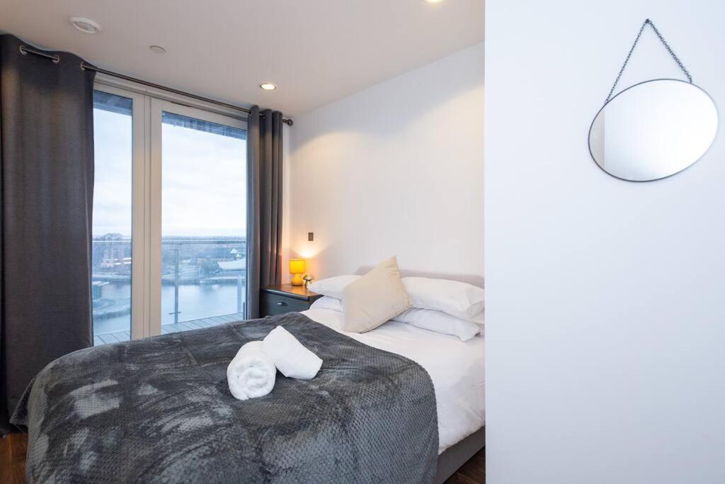 Stylish Mediacity 2Bed, Sleeps 6, Amazing Views Манчестер Экстерьер фото