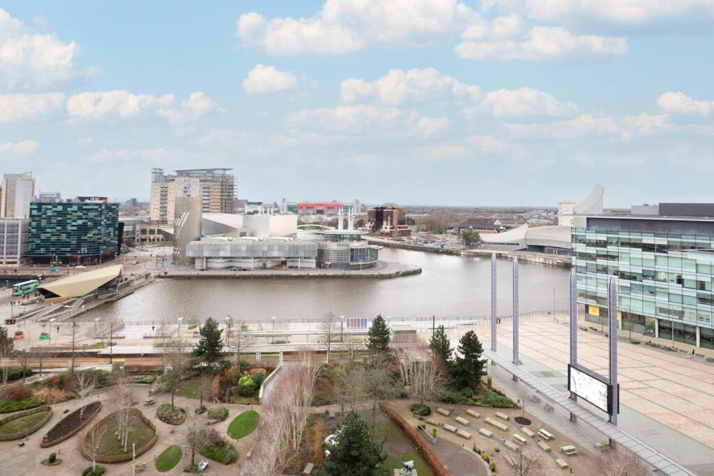 Stylish Mediacity 2Bed, Sleeps 6, Amazing Views Манчестер Экстерьер фото