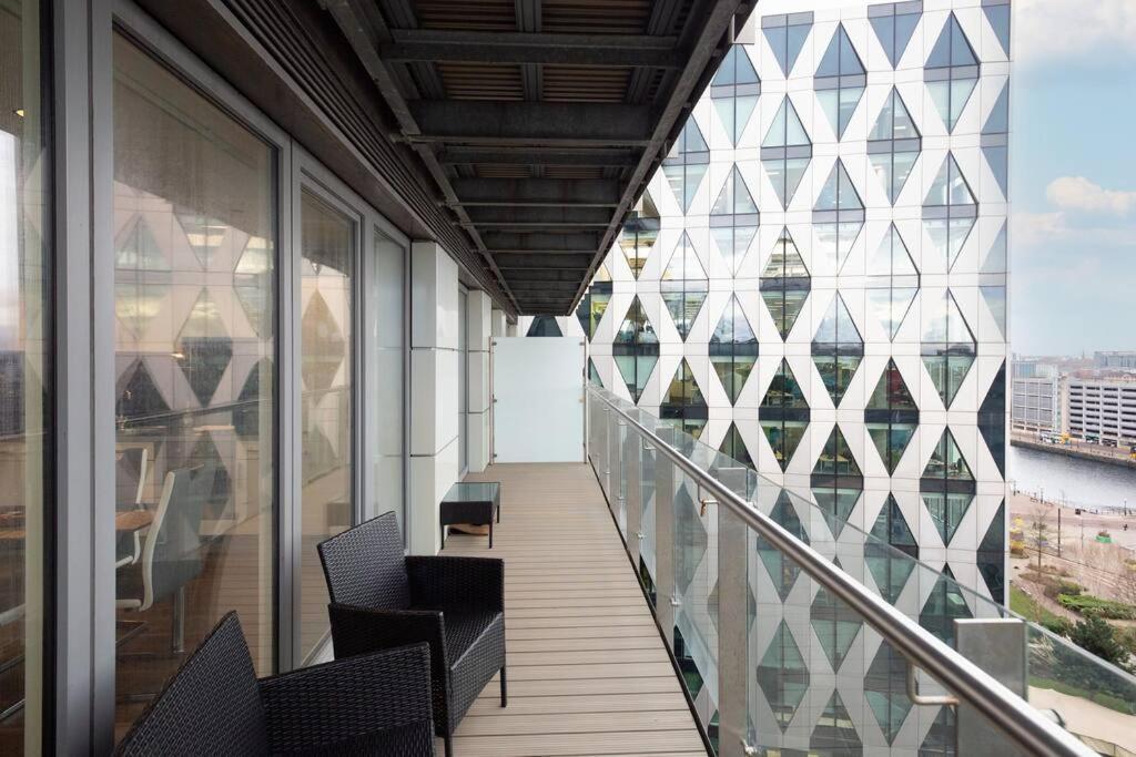 Stylish Mediacity 2Bed, Sleeps 6, Amazing Views Манчестер Экстерьер фото